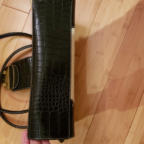 Basket weave purse with faux look black trim - Picture 10 of 12